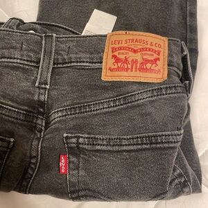 Levi’s High Waisted Mom Jeans 27